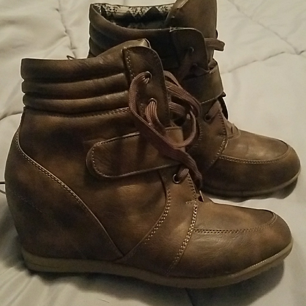 Wedge sneakers